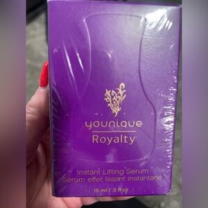Younique Royalty Instant Lifting Serum